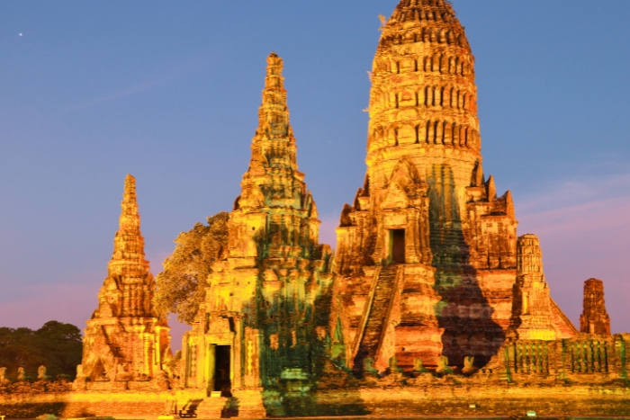 L'architecture khm&egrave;re du Wat Chaiwatthanaram