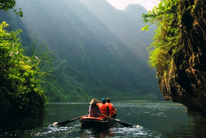 Croisi&egrave;re paisible &agrave; travers Tam Coc