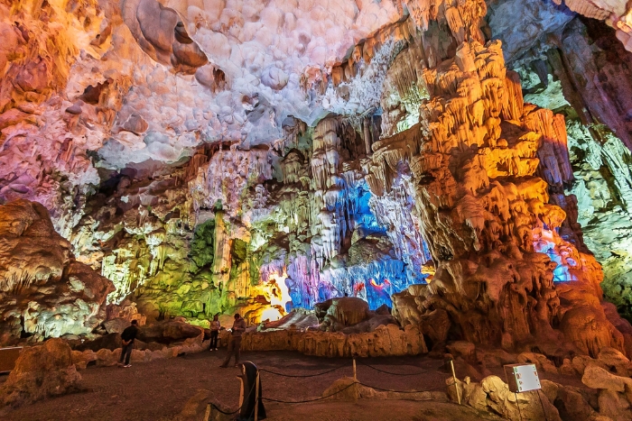 Les formations rocheuses de la grotte Sung Sot