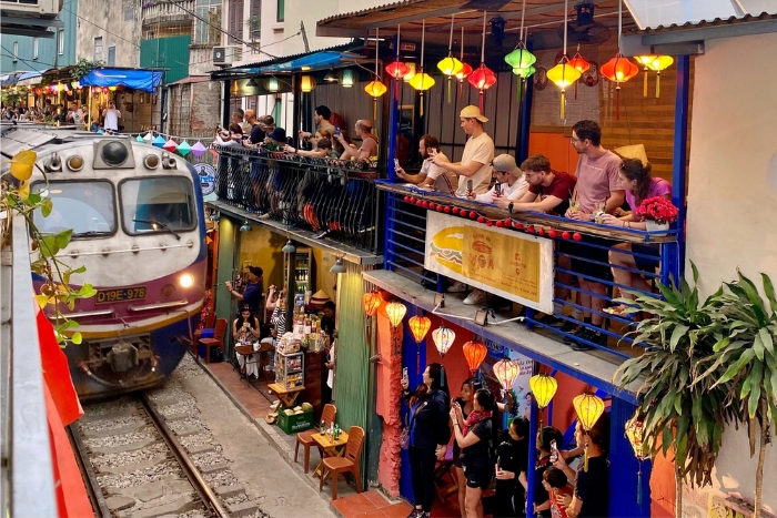 Visit rue du train Hanoi dans votre itinéraire Vietnam Cambodge 14 jours 