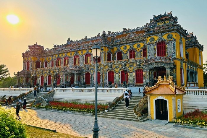 Le palais An Dinh sous le soleil d’avril