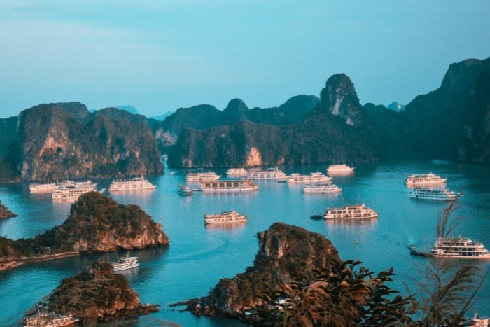 Une nuit en croisière dans la baie d’Ha Long