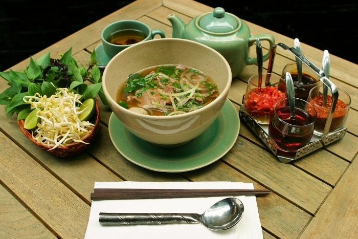 D&eacute;guster un bol de phở vietnamien