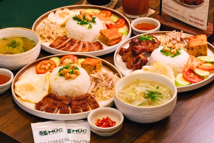 Le riz brisé s’impose chez Cơm Tấm Múc