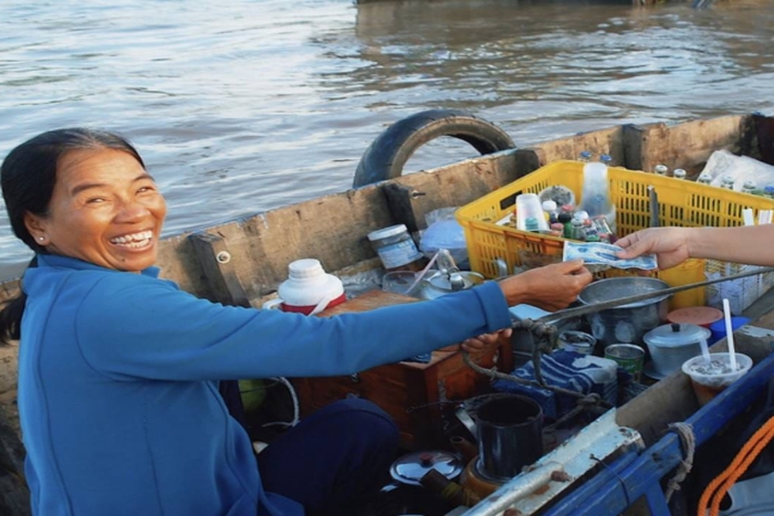 Tôt le matin au marché flottant de Phong Điền
