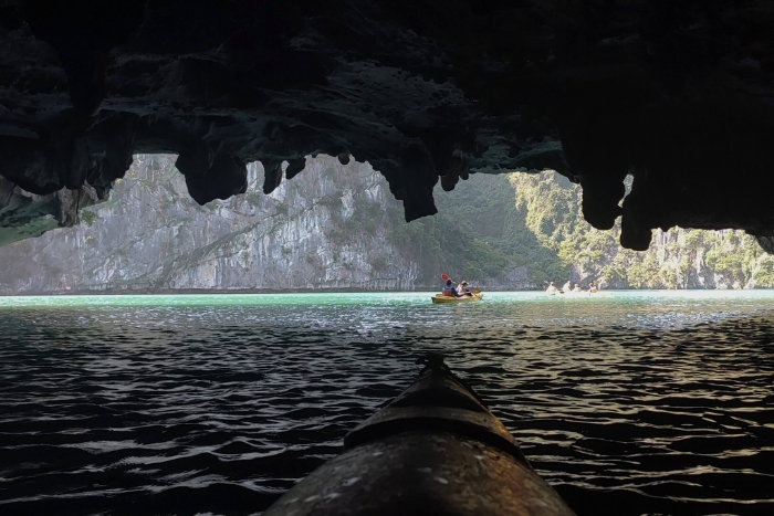 Kayak dans la baie d'Halong