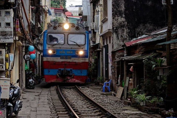 La rue du train de Hano&iuml;