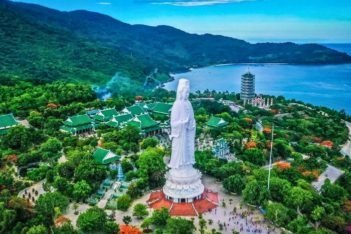 Visite de la Lady Bouddha lors de mon itinéraire Vietnam femme seule