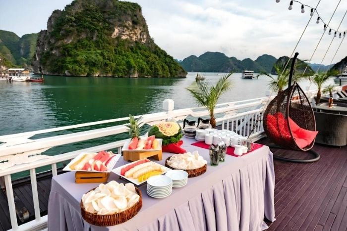 Croisi&egrave;re baie d&rsquo;Halong haut de gamme dans un d&eacute;cor karstique spectaculaire