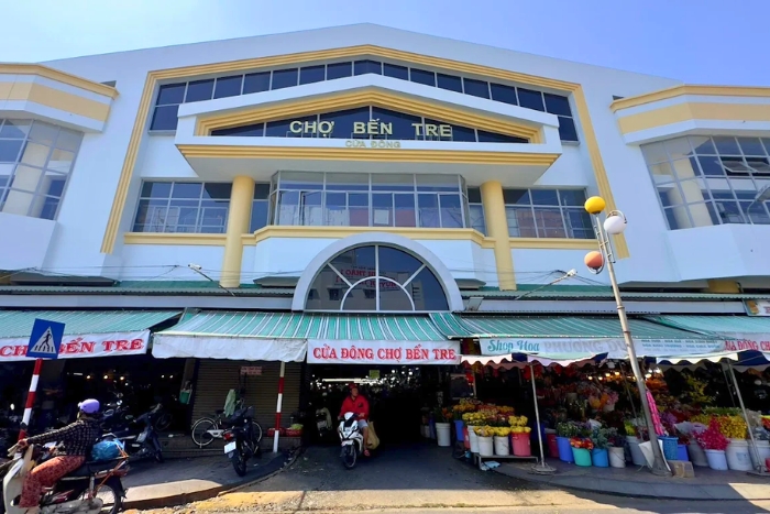 Vie locale authentique au march&eacute; de Ben Tre