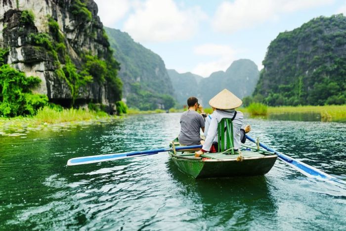 Découvrez les eaux calmes de Tam Coc