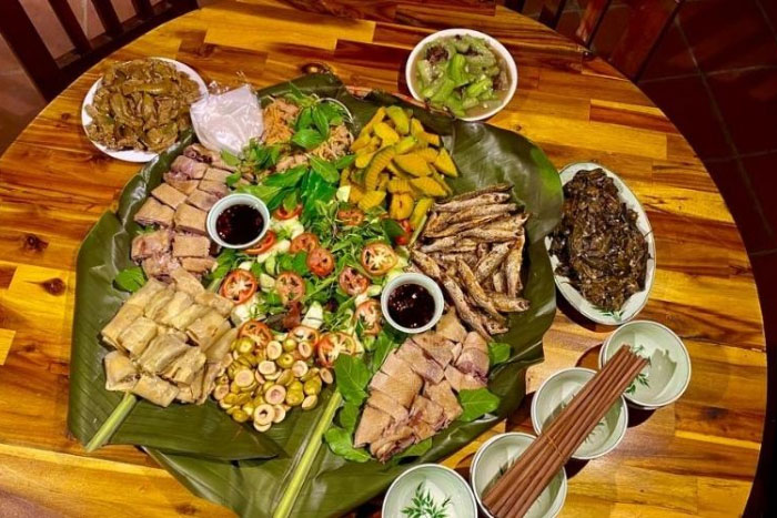 Une banquet de spécialité de l'ethnie Tay