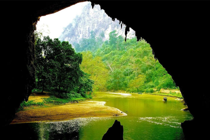 La majestueuse grotte de Puong