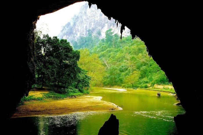 Grotte de Puong sur la rivière Nang