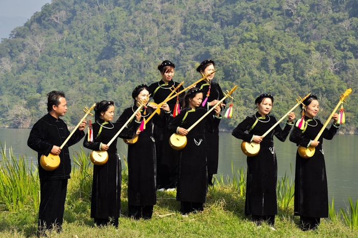 Que faire à Ba Be en famille ? Participer au festival de Long Tong