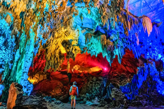 Admirer pleinement la grotte de Hua Ma lors de votre voyage au lac Ba Be