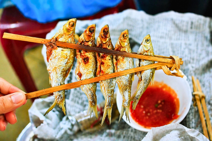 Poisson grill&eacute; de Pac Ngoi - Exp&eacute;rience culinaire au lac Ba Be