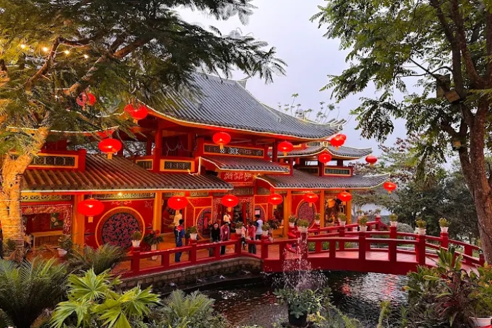 Visiter le temple du Bouddha de Jade