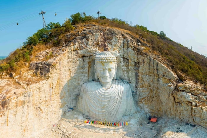 Découvrir la statue de Bouddha Shakyamuni de 81 mètres