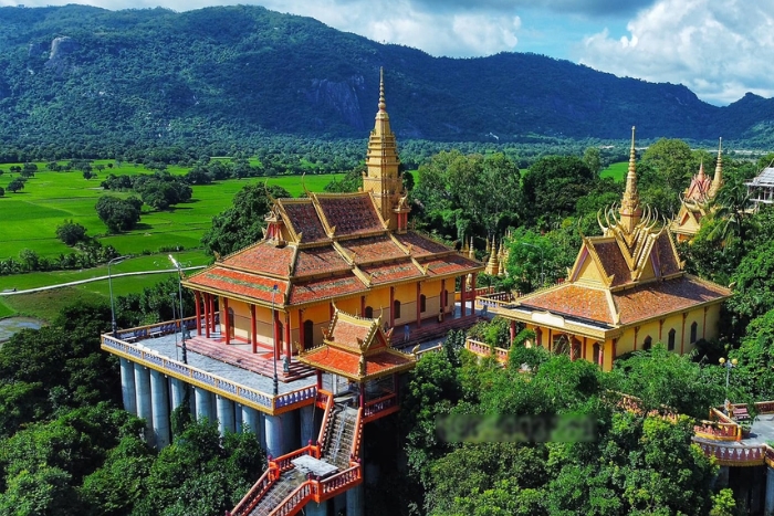 Ascension du temple Ta Pa, après avoir franchi ses 240 marches