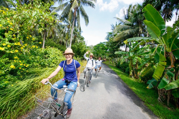 Balade à vélo à travers la campagne