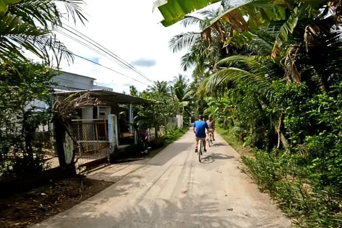 Explorer l’île Long Thành à vélo dans un voyage à vélo à Ben Tre
