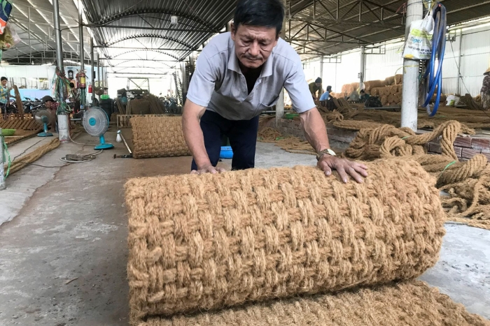 L’élégance naturelle: tapis en fibre de coco fabriqué à Ben Tre