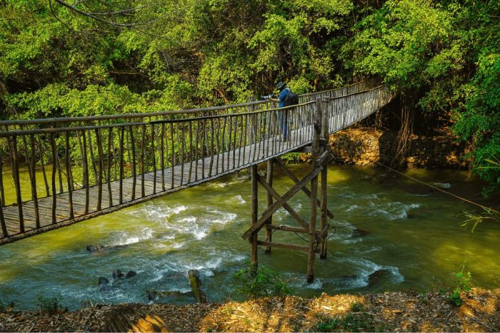 Admirez la rivière Srepok depuis le pont suspendu pendant 5 jours à Buon Ma Thuot - Pleiku - Kon Tum