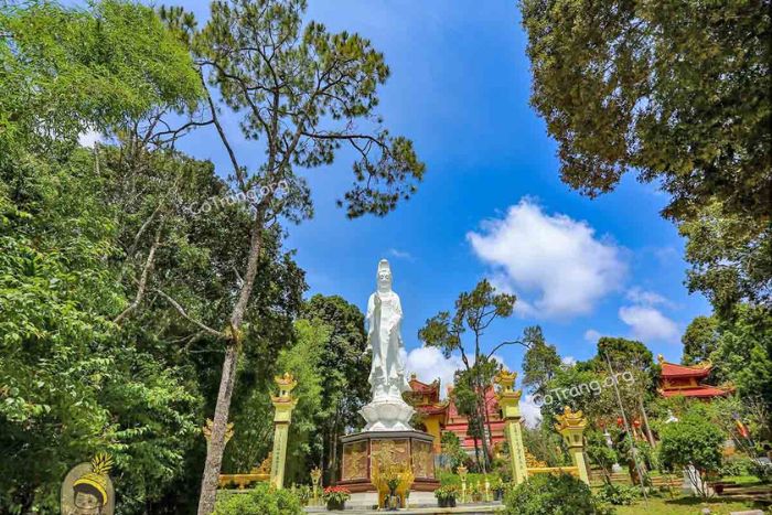 Un temple bouddhiste Khanh Lam