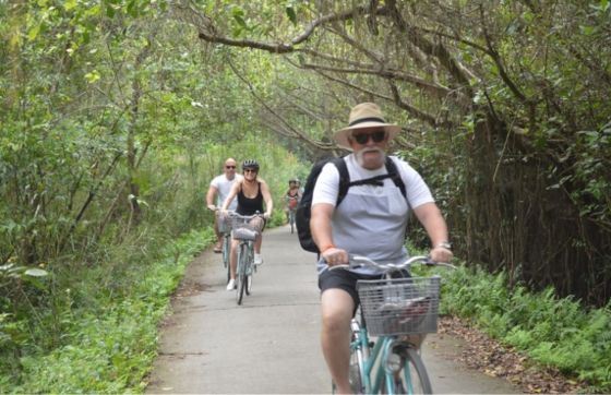 Que Faire à Cat Ba? Faire Une Excursion Du Village De Viet Hai En Vélo