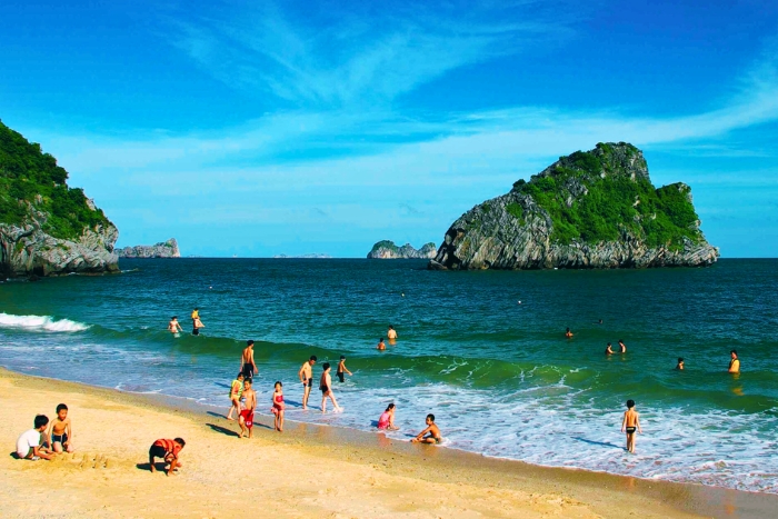 Plage de Ba Trai Dao aux eaux turquoise