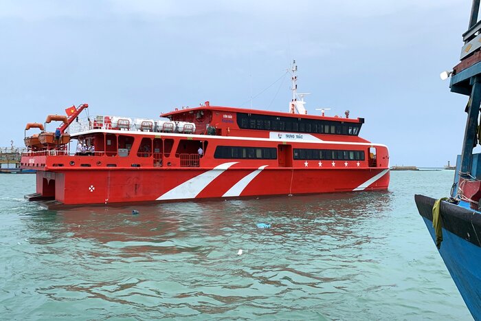 Le navire à grande vitesse Trung Trac, bateau Con Dao 