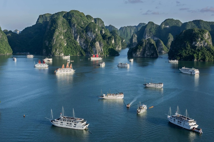 Panorama de la baie d'Halong depuis l'île de Ti Top