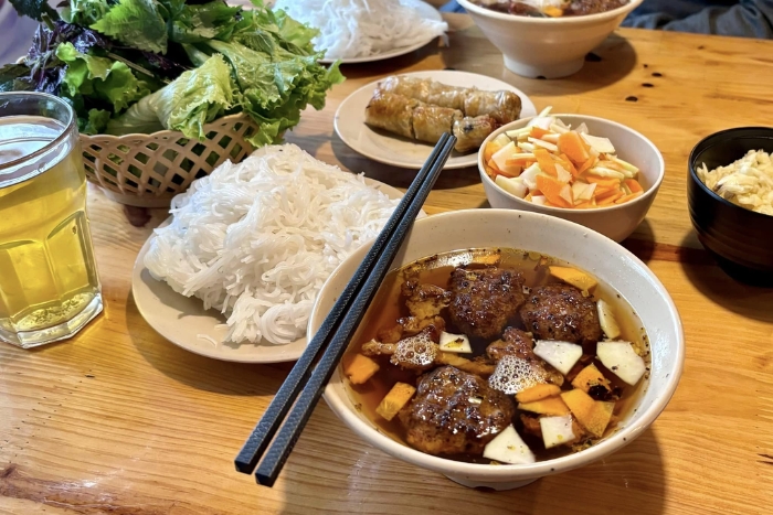 Meilleurs endroits &agrave; visiter &agrave; Hanoi en un jour pour d&eacute;guster le Bun Cha