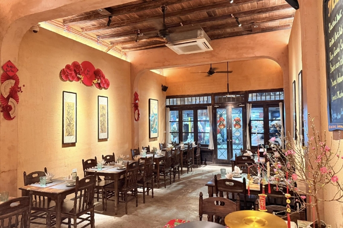 Espace intérieur du restaurant Lan Ong à Hanoi