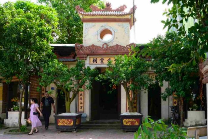 Itinéraire de voyage à Hanoi en 2 jours : Temple de Mau à Bat Trang