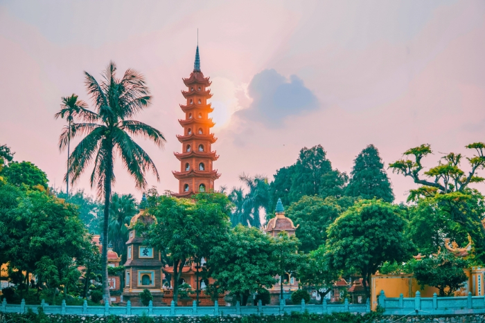 La pagode Tran Quoc au coucher du soleil