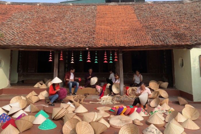 Fabrication des chapeaux coniques &agrave; Chuong