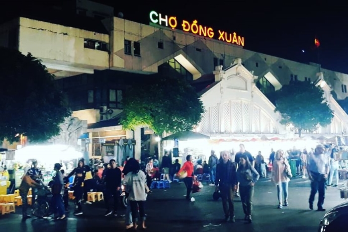 Marché Dong Xuan la nuit, une expérience culinaire à vivre