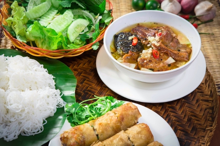 Le bún chả