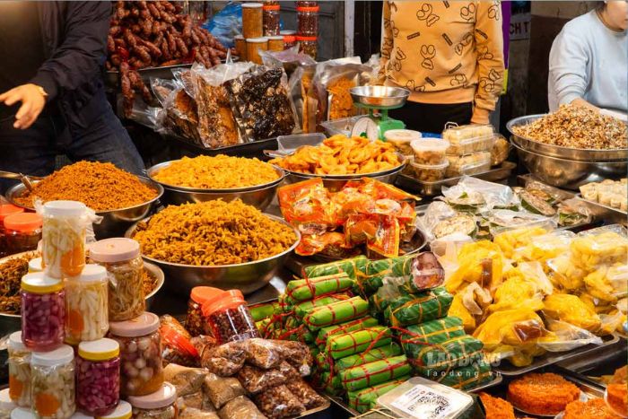 Dégustez de nombreux plats délicieux au marché de Hang Be