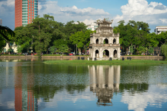 Tour des tortues au milieu du lac Hoan Kiem.