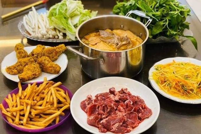 Dans le top restaurants Halal à Hanoi, D’Lions Restaurant propose des saveurs malaisiennes et singapouriennes très prisées des voyageurs