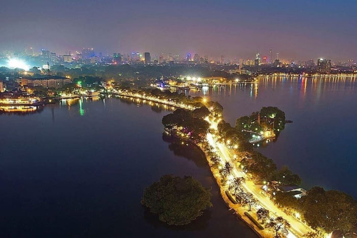 Le lac de l'Ouest la nuit