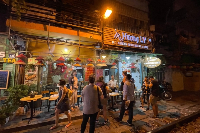 Restarant Ms Huong Ly dans la rue des trains Hanoi