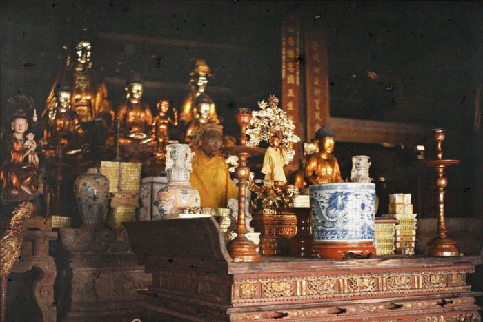 La statue de pute dans la pagode Thay
