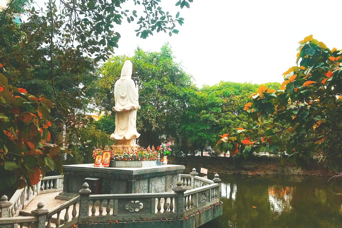 Visit la pagode de Van Phuc