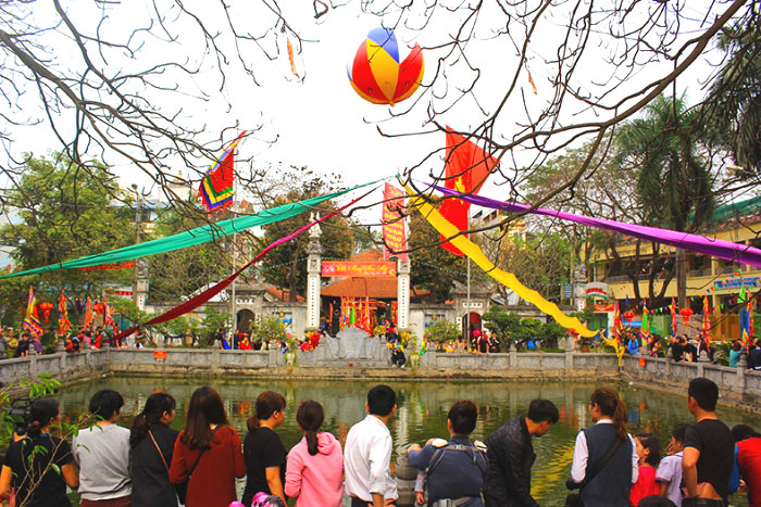 La fête du village de soie de Van Phuc