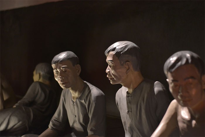 Les statues de la prison de Hoa Lo