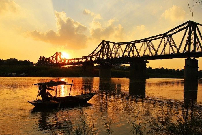 Coucher de soleil sur le pont Long Bien